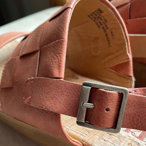 KORKS Womens Size 9 Fraya Sandals Wedge Heel Slingback Faux Leather Burnt Orange - Picture 9 of 11